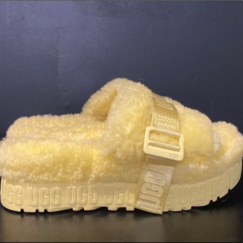 Brand new never worn Uggs slides